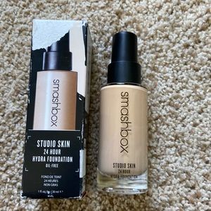 Smashbox studio skin 24 hour hydra foundation in 1.0 Fair